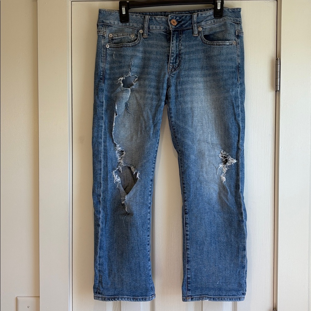 American Eagle | “Boyfit” Light Wash Distressed Straight Leg/Boot Cut Size 4